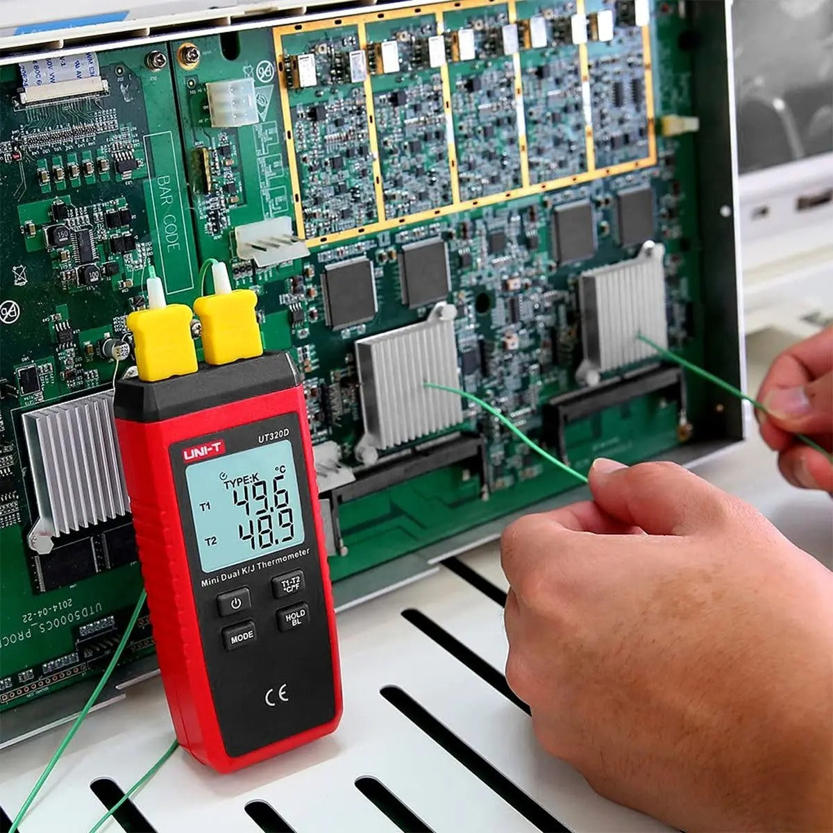 Termómetro termopar UNI-T UT320A, -50 °C ~ 1300 °C, tipo K/J, LCD retroiluminado, retención de datos, certificación CE