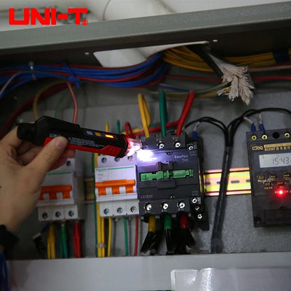 Testeur de tension sans contact UNI-T UT12D avec éclairage, sécurité CAT IV 1 000 V, arrêt automatique, détection de tension double (basse/haute), plage 90 V-1 000 V, certifié ETL et CE