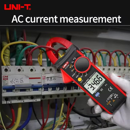 Pince ampèremétrique numérique UNI-T UT216A, 600 A CA, valeur efficace vraie, CAT III 600 V, NCV, 6 000 points, plage automatique, écran LCD rétroéclairé