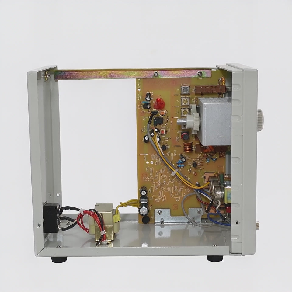 Générateur de signaux haute fréquence 100 kHz ~ 150 MHz Onde sinusoïdale / Onde de modulation d'amplitude 600 Ω Ajustez manuellement le niveau / la fréquence 